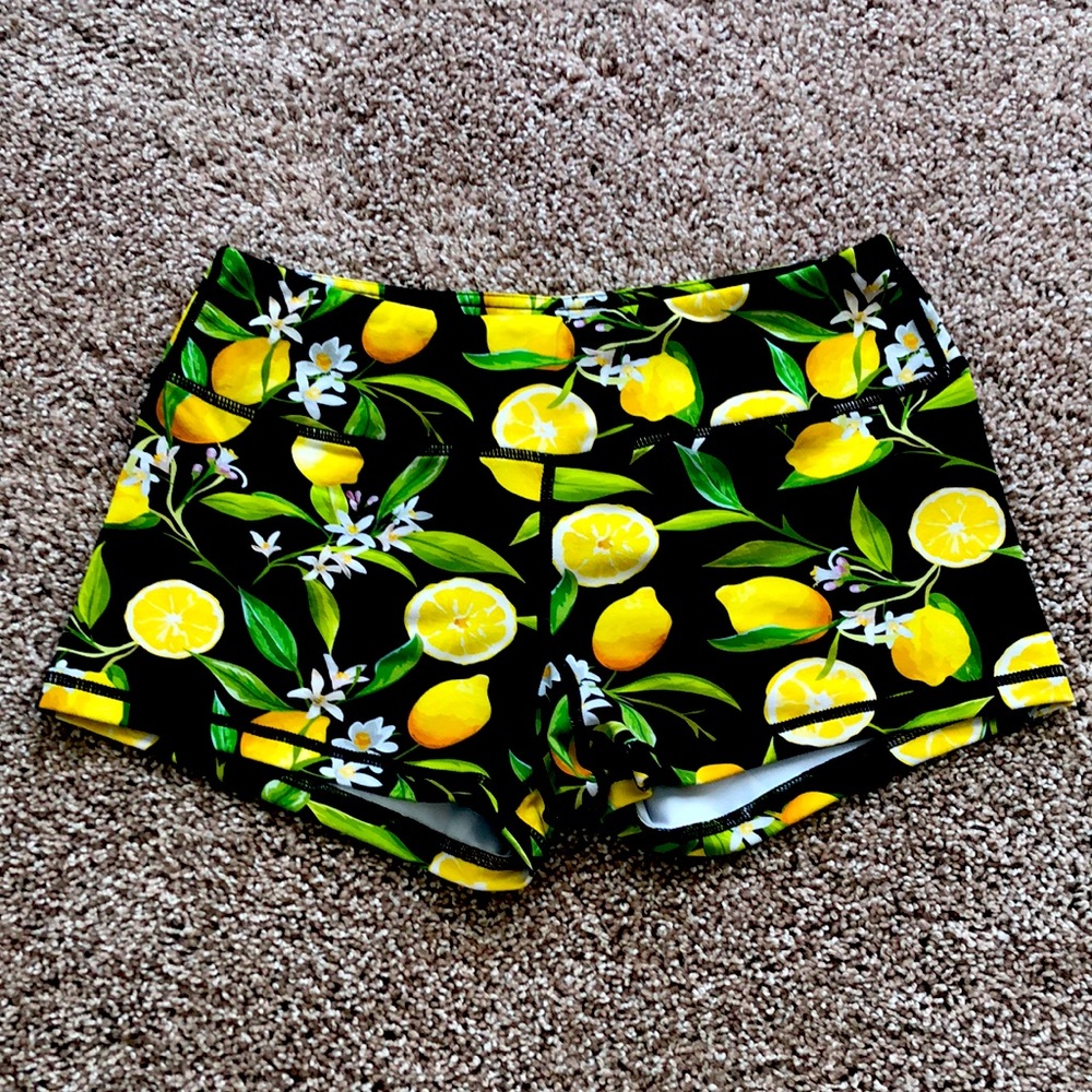 Savage Barbell Booty Shorts (Lemons) Sz L